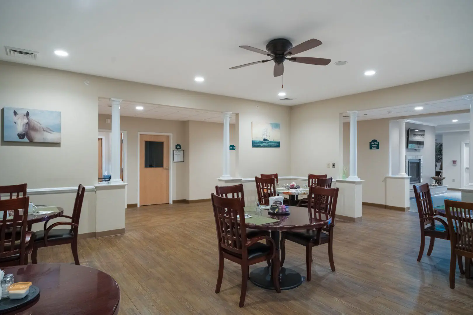 Beaver Lake Lodge Interior (1)