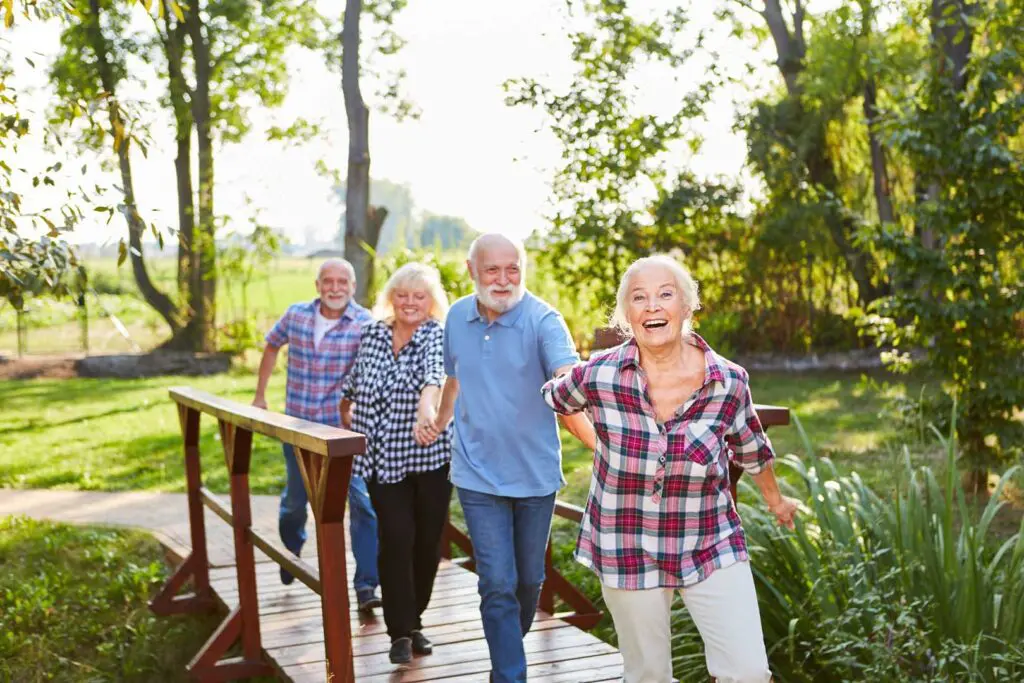 Group,Seniors,Are,Having,Fun,On,A,Weekend,Summer,Getaway